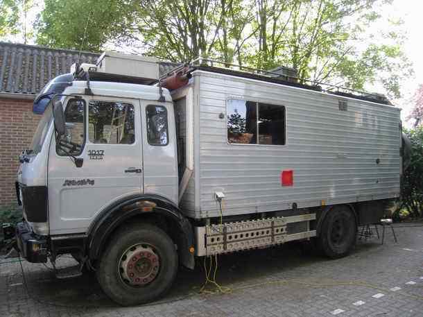 Mercedes Benz 1017A overland truck - driver side