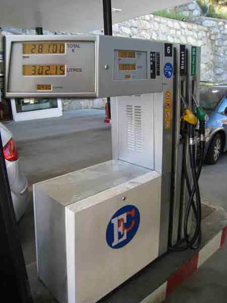 Cheap diesel petrol bensin essence carburante in Andorra, the price in August 2010 at the EC Petrol Station