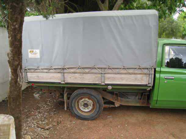 Datsun 620 pickup truck - Portuguese cargo bed