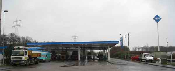 LKW / Caminion / Truck stop to fill-up diesel / gazole Aire de Berchem Luxembourg