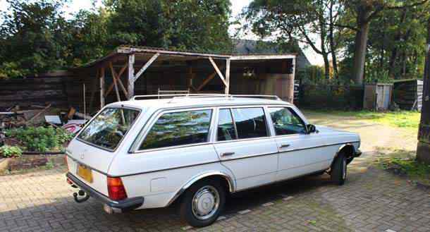 Mercedes Benz 230TE estate stationwagon combi rear view