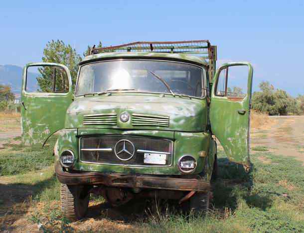 Mercedes Benz truck 322 4x4 kurzhauber truck in Greece