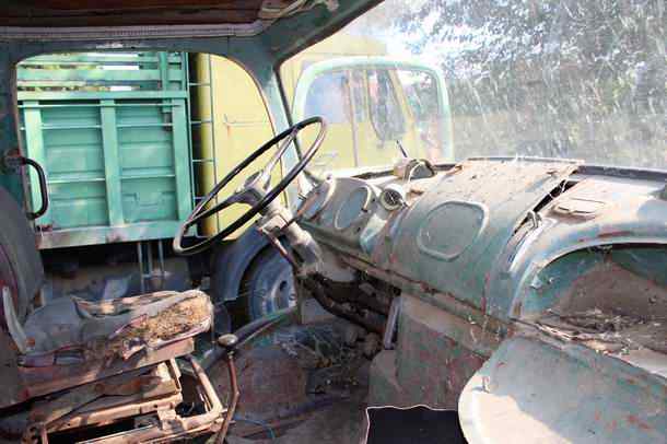 Mercedes Benz truck 328 oldtimer truck dashboard in Greece