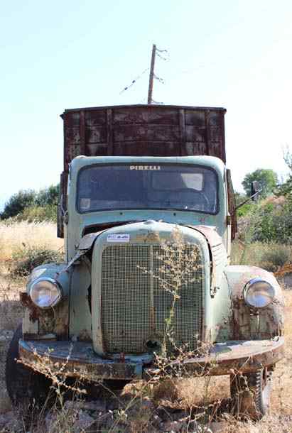 Mercedes Benz truck L3500 - L311 classic harvest truck in Greece