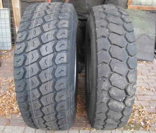 Michelin XZY-3 wide base truck tire on front axle