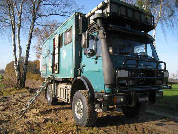 Michelin XZY-3 wide base truck tire on 1719A Mercedes Benz truck