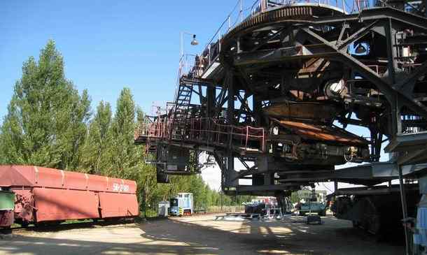 The loader area, moving the coal into train wagons, a continuous process