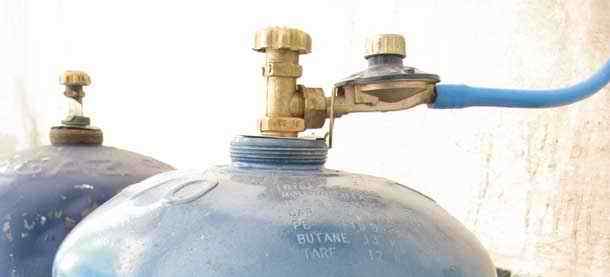 Moroccan propane / butane gas bottle connected to german connection with 50 mbar reduction 