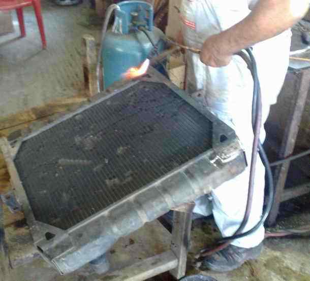 Mercedes Benz Truck radiator resoldering the holding frame