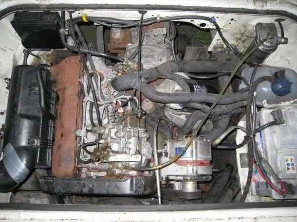 Volkswagen Transporter T3 timing belt change on 1.6 diesel engine